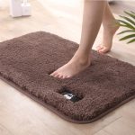 Grand tapis salle de bain marron